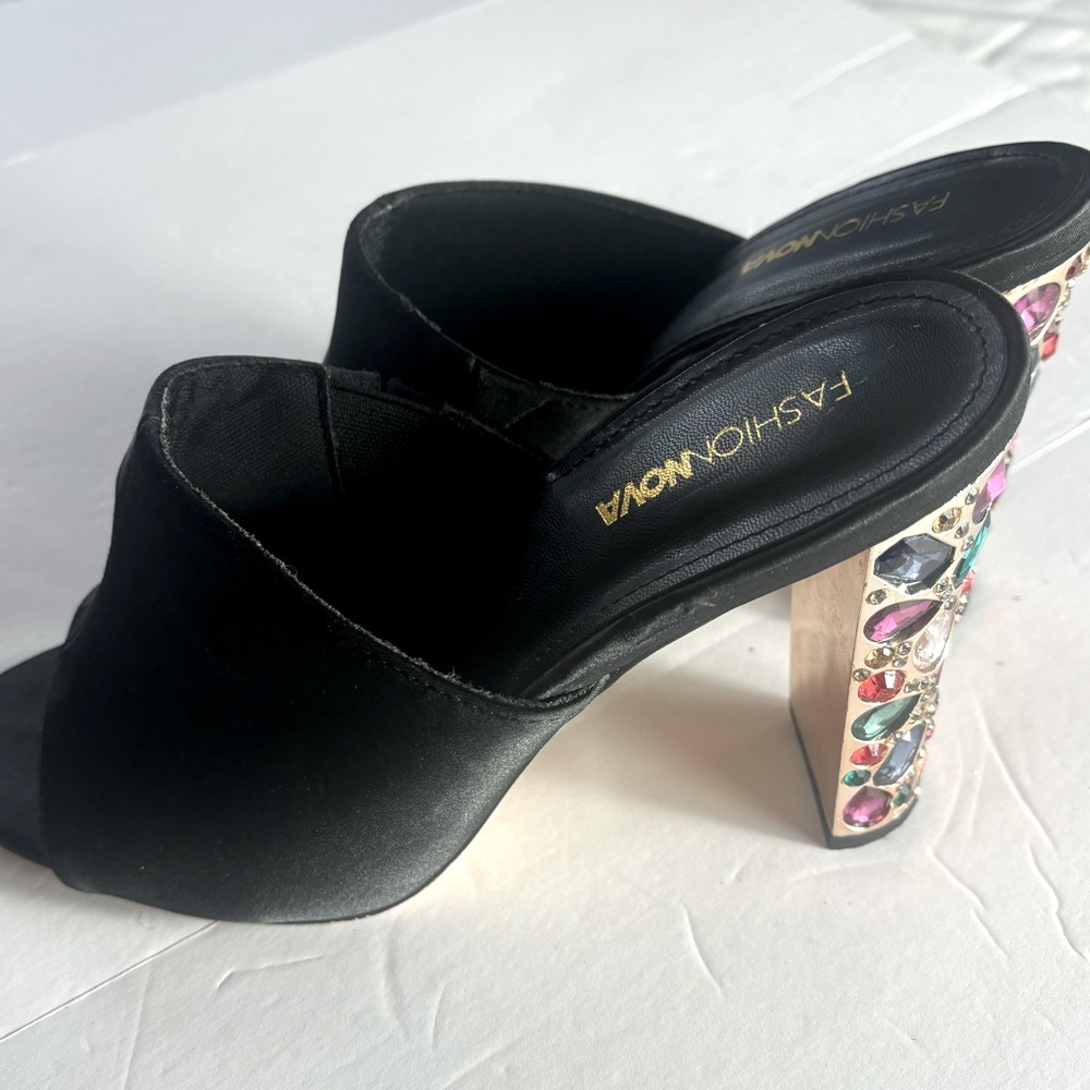 Fashion Nova| Fashion Nova black slip on shoes with jewels. Color black size 9